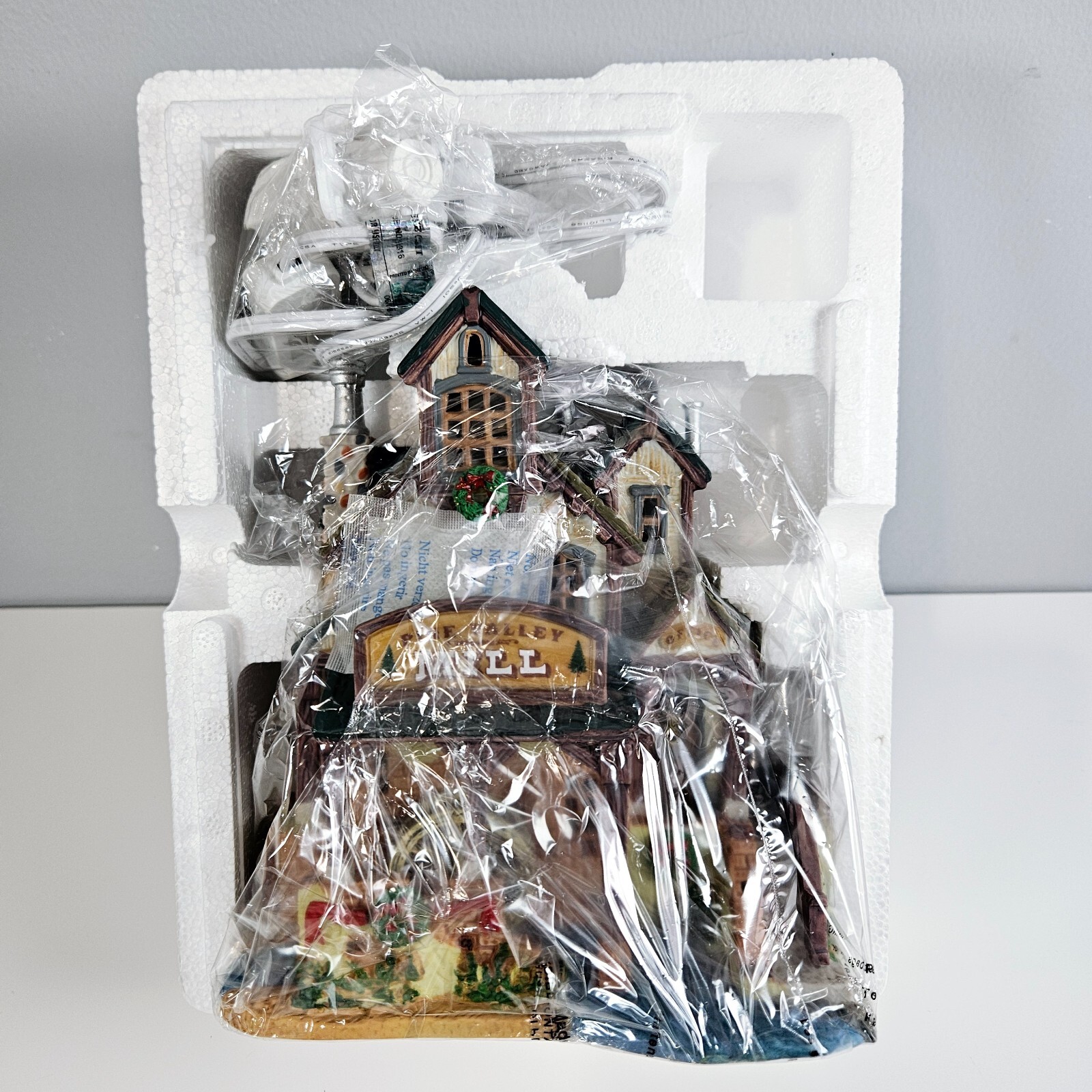 Lemax Vail Village – “Pine Valley Mill” 75520 Porcelain Lighted House New