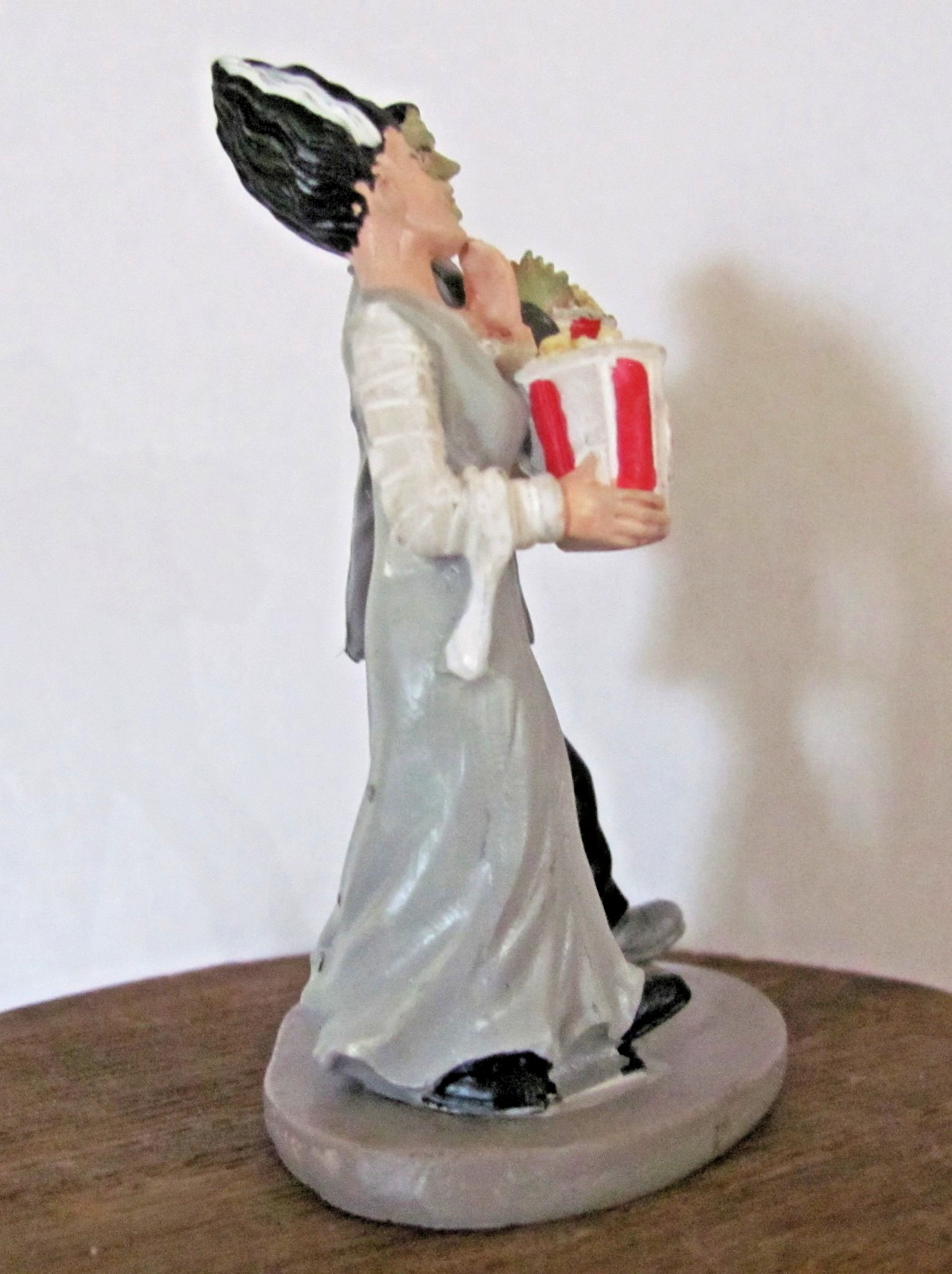 Lemax Spooky Town Figurine – Monster Date Night #42301