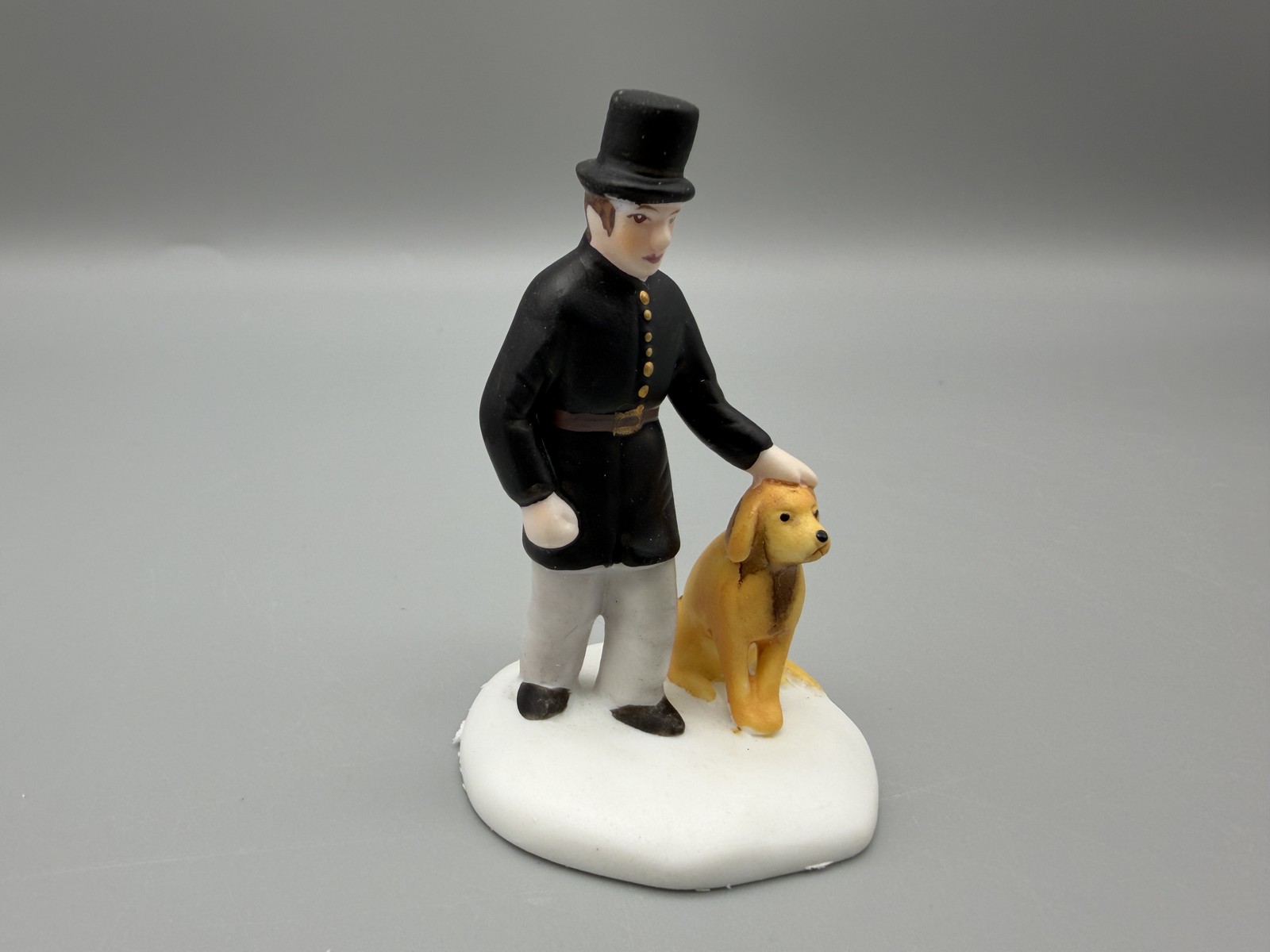 Vintage Dept 56 Heritage Village Constables 3 Porcelain Figurines & Lampppost