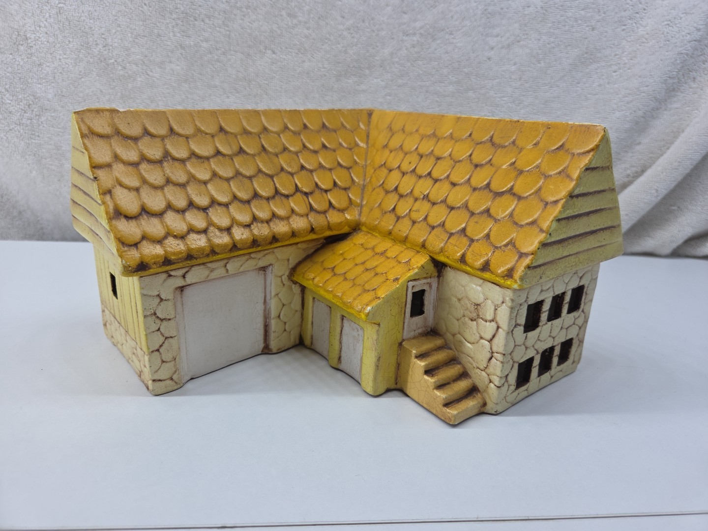 Vintage Cottage House – Porcelain – No Information Stamped On It Anywhere.