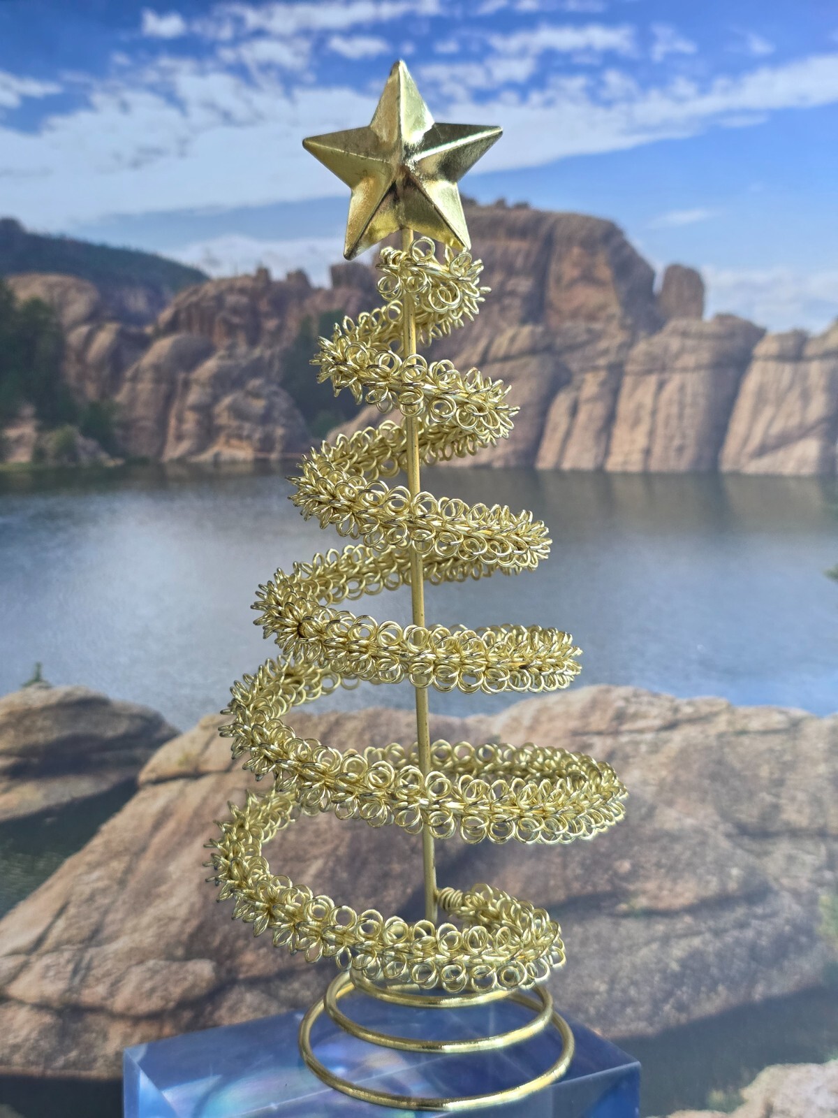 VINTAGE GOLD METAL SPIRAL CHRISTMAS VILLAGE TREE STAR EUC 7″ TALL