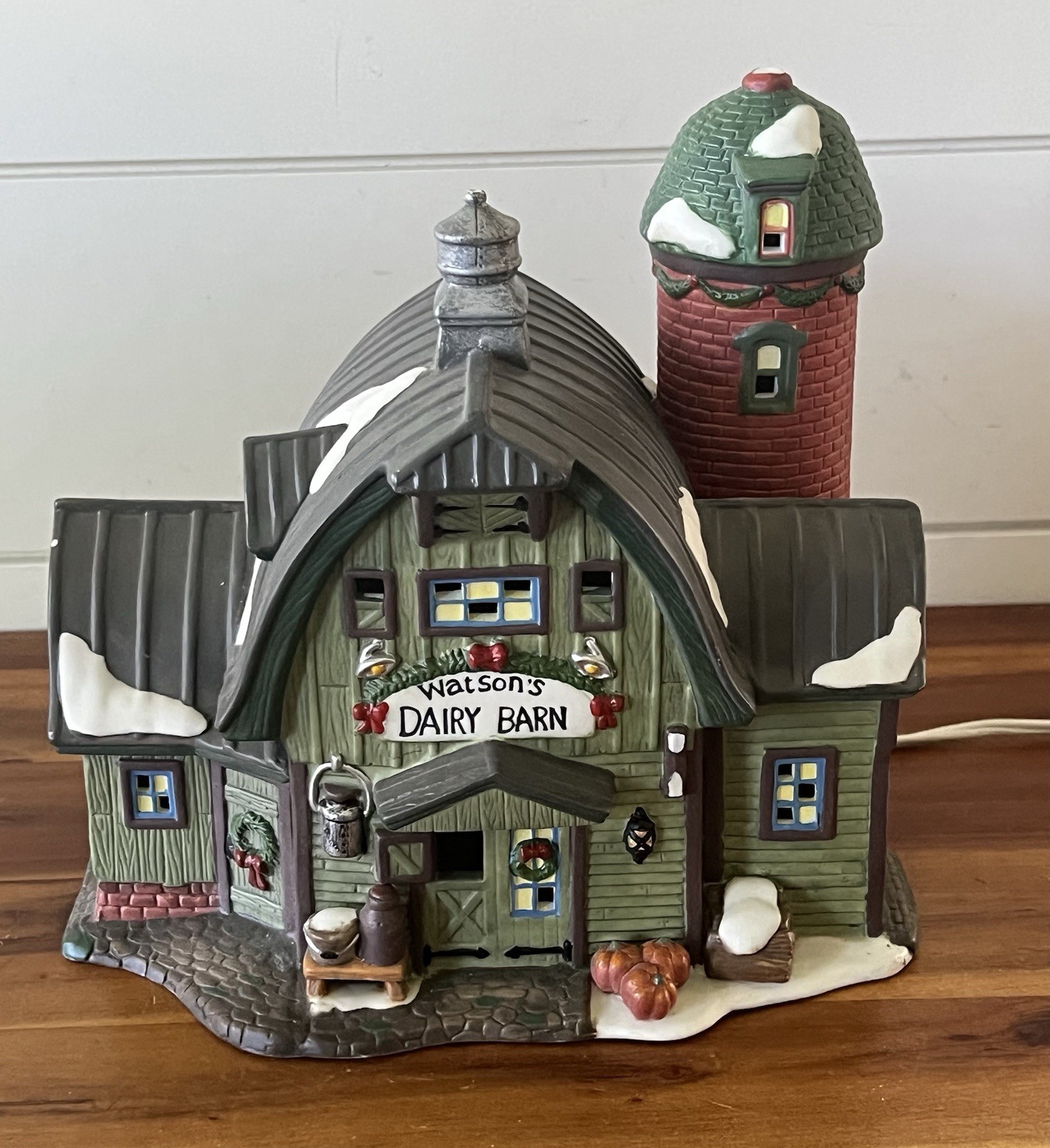 Heartland Valley Village 2000 O’Well Lighted Red Barn Silo Limited Edition RARE