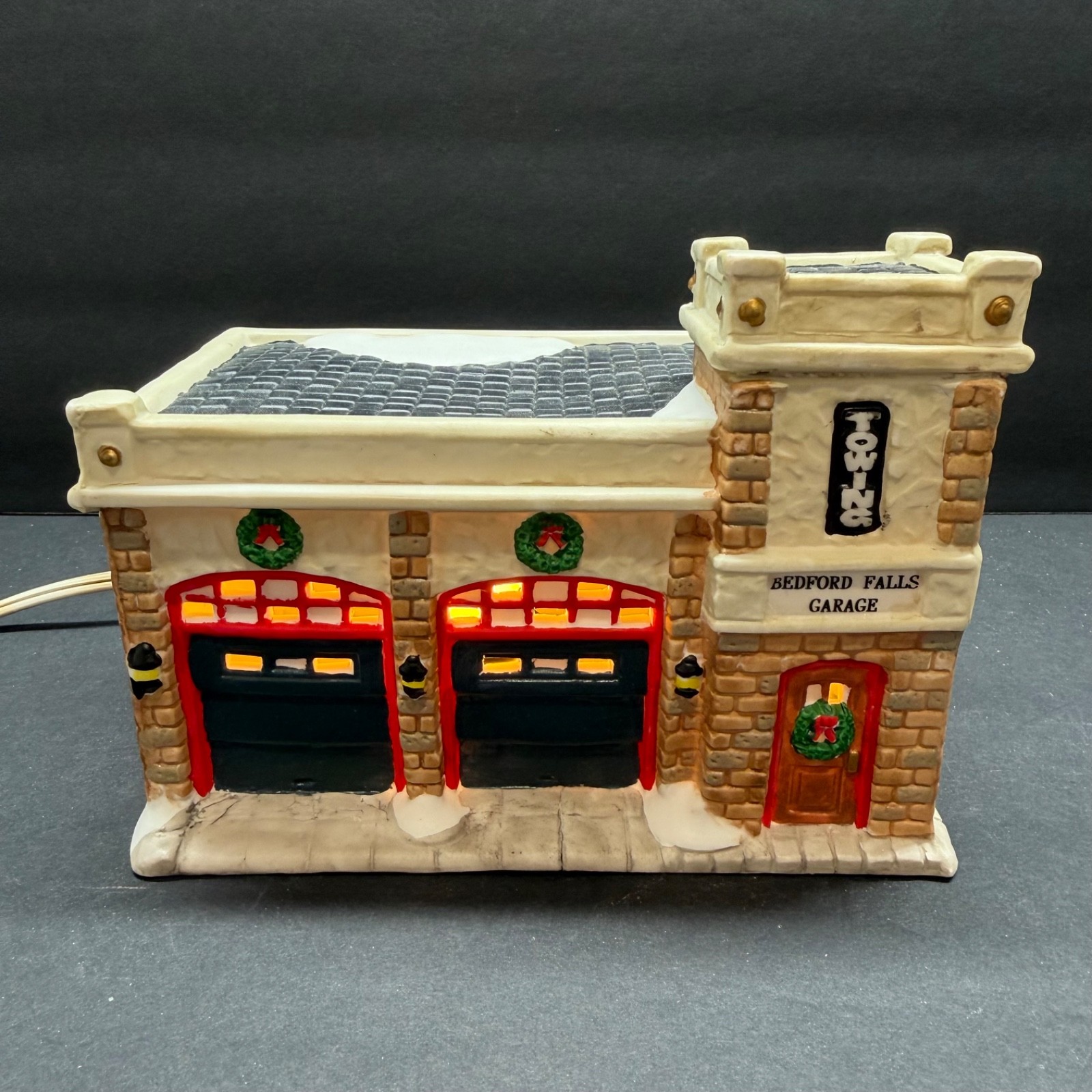 A Wonderful Holiday Bedford Falls Garage Illuminated Porcelain Village 1995 READ