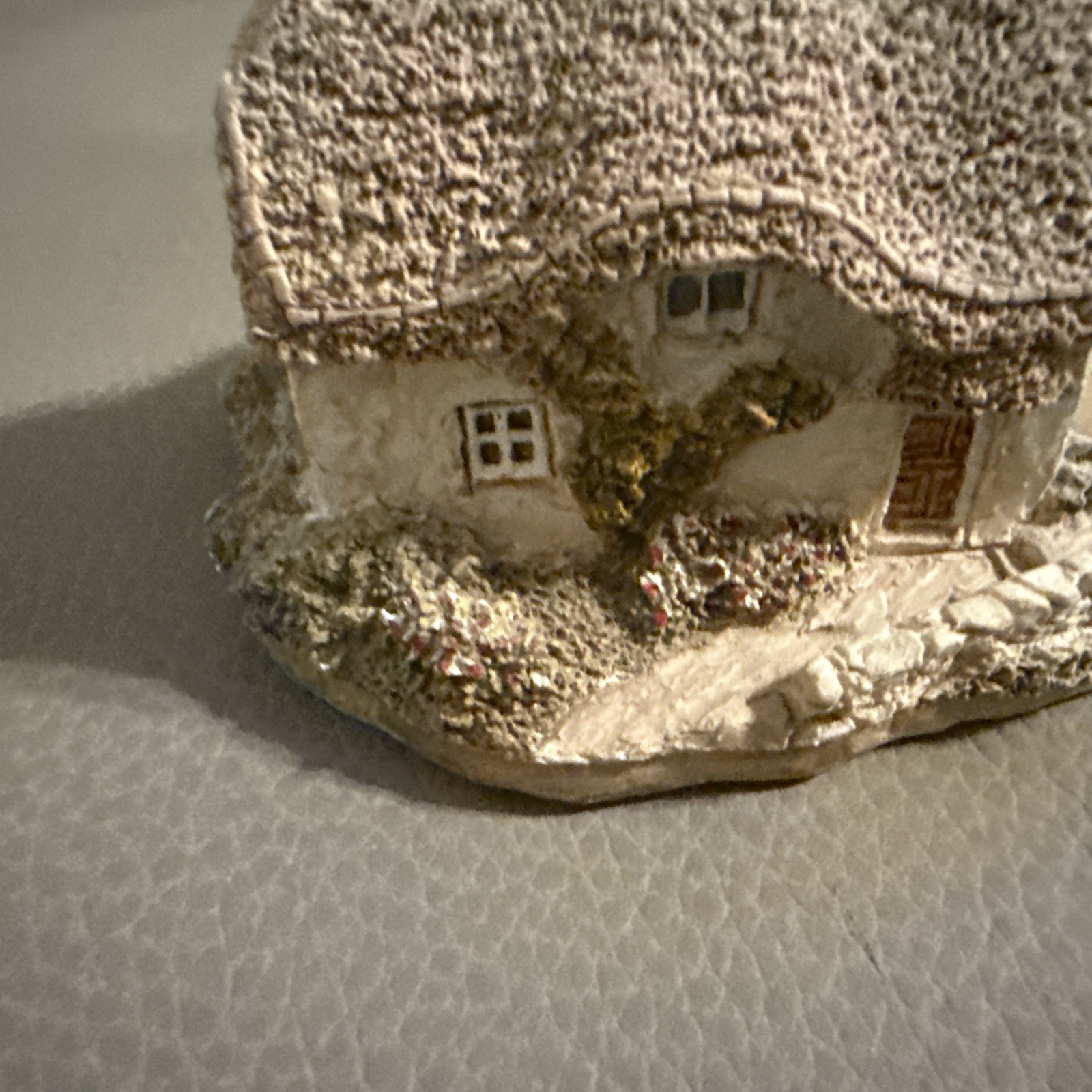 Clover Cottage Lilliput Lane. NIB. Mint Condition. Free Shipping!