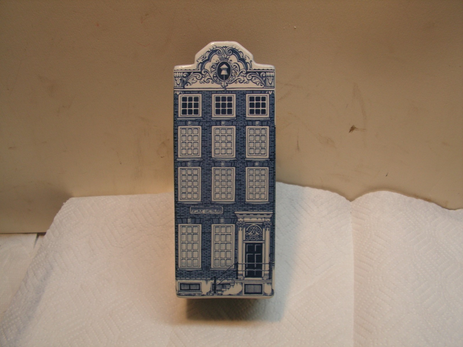Delft Canal Building # 1705-4 With intricate blue details.