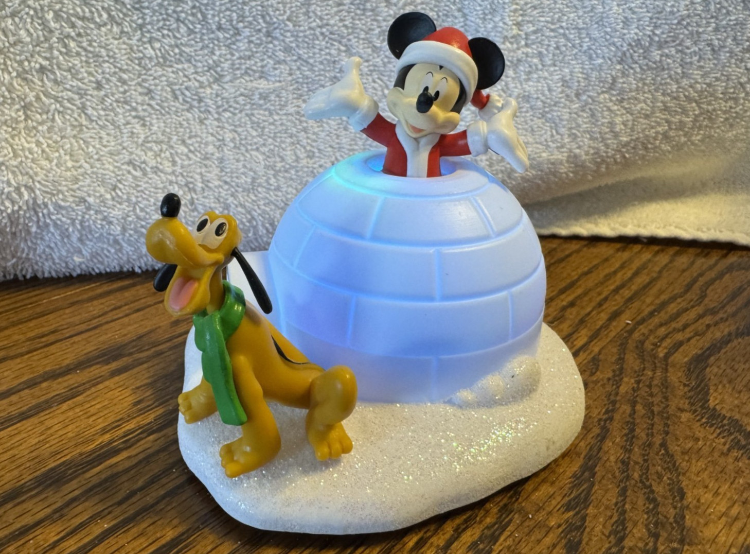 New 2 Lot DISNEY RUZ MICKEY MOUSE LIGHTS UP PLUTO LAMP IGLOO CHRISTMAS VILLAGE