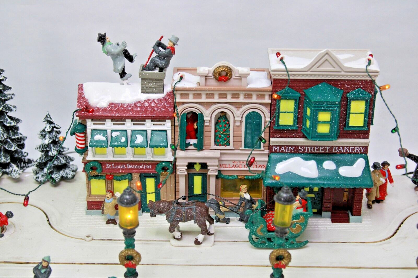 The Magic Of Mainstreet Trendmasters Lighted Animated Christmas Village No Music