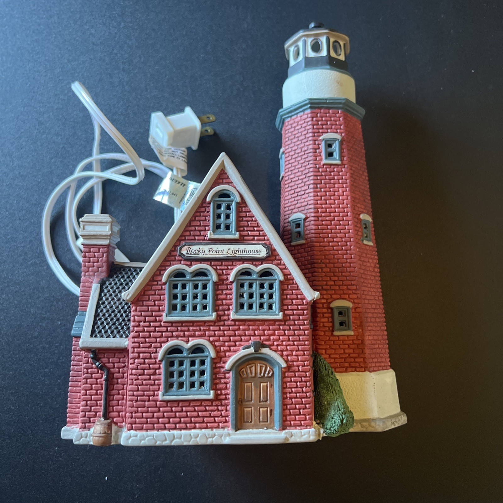 Vtg 1997 LEMAX PORCELAIN “ROCKY POINT” LIGHTHOUSE lighted House, works brand new