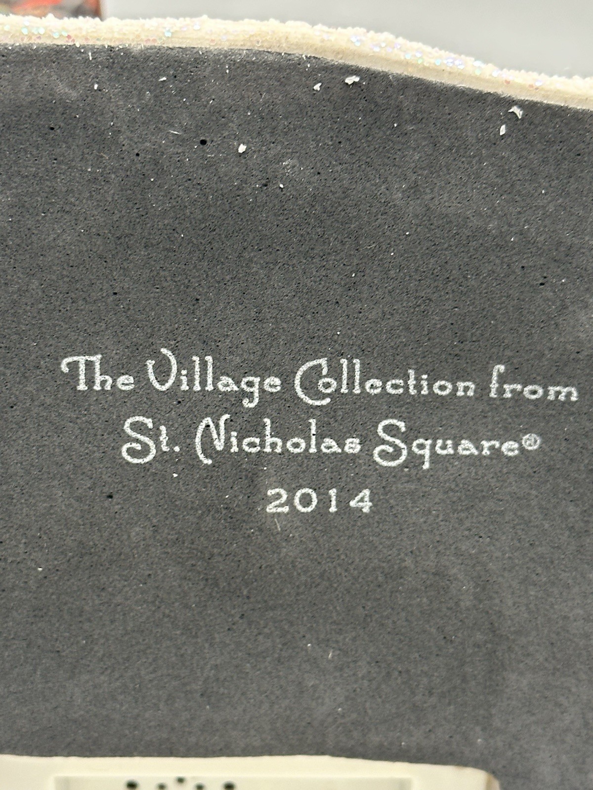 St Nicholas Square 2014 Village Collection Log Cabin Needs New Bulb For Interior