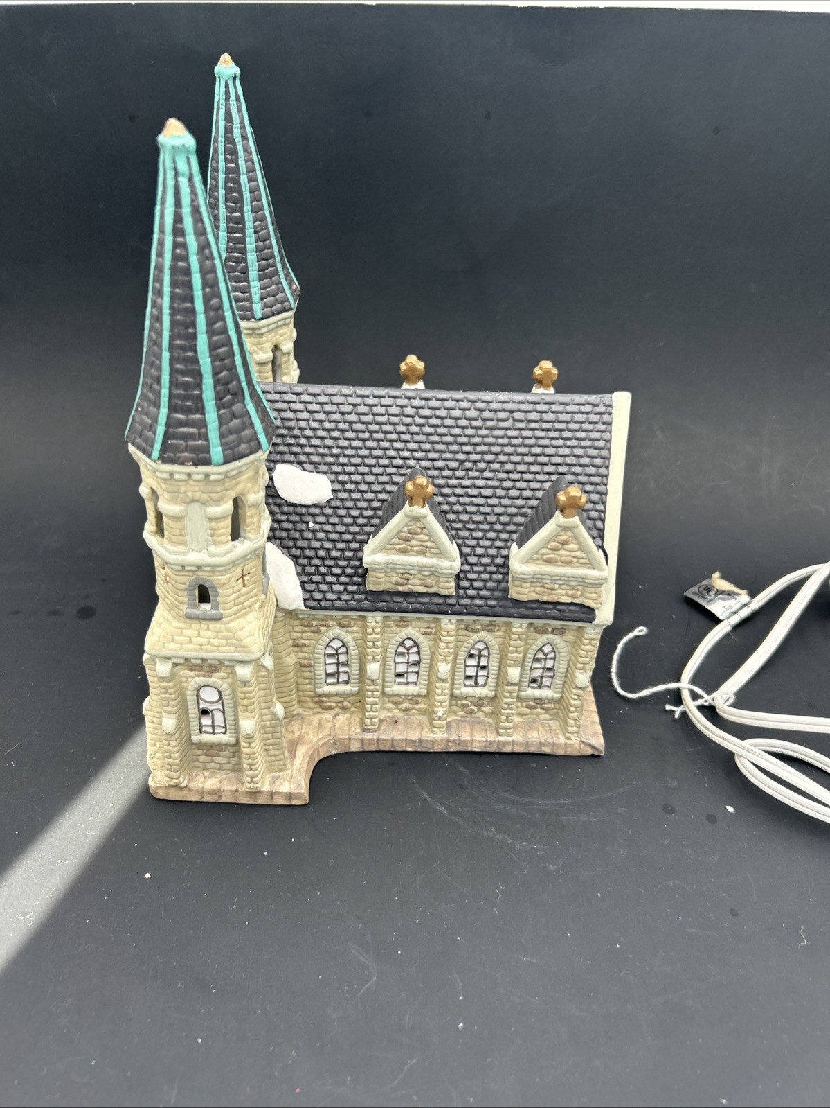 Dickens Keepsake Stone Cathedral Church 1994 O’Well Novelty Lighted Porcelain
