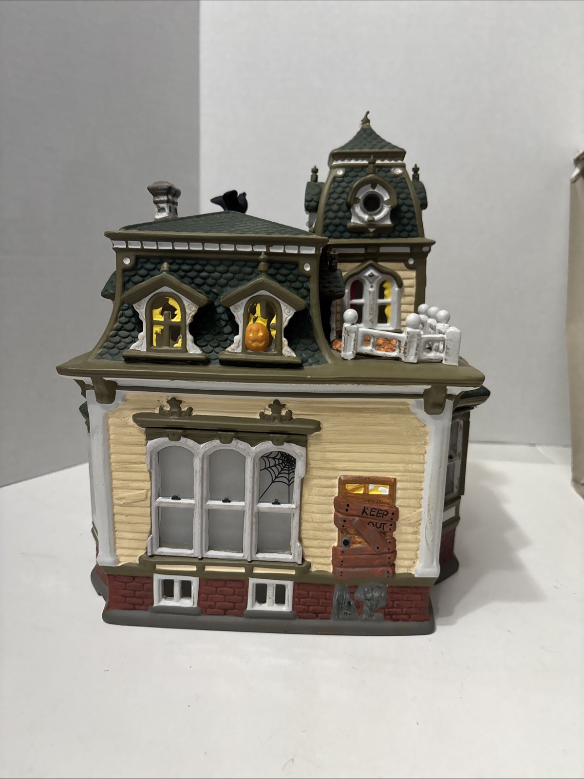 1998 Snow Village Haunted Mansion Projection No Light Works See Pictures Read