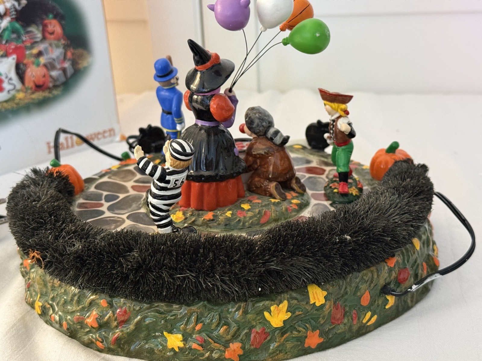 Department 56 HALLOWEEN FESTIVAL–Bobbing For Apples #56.53229 Moving Figures