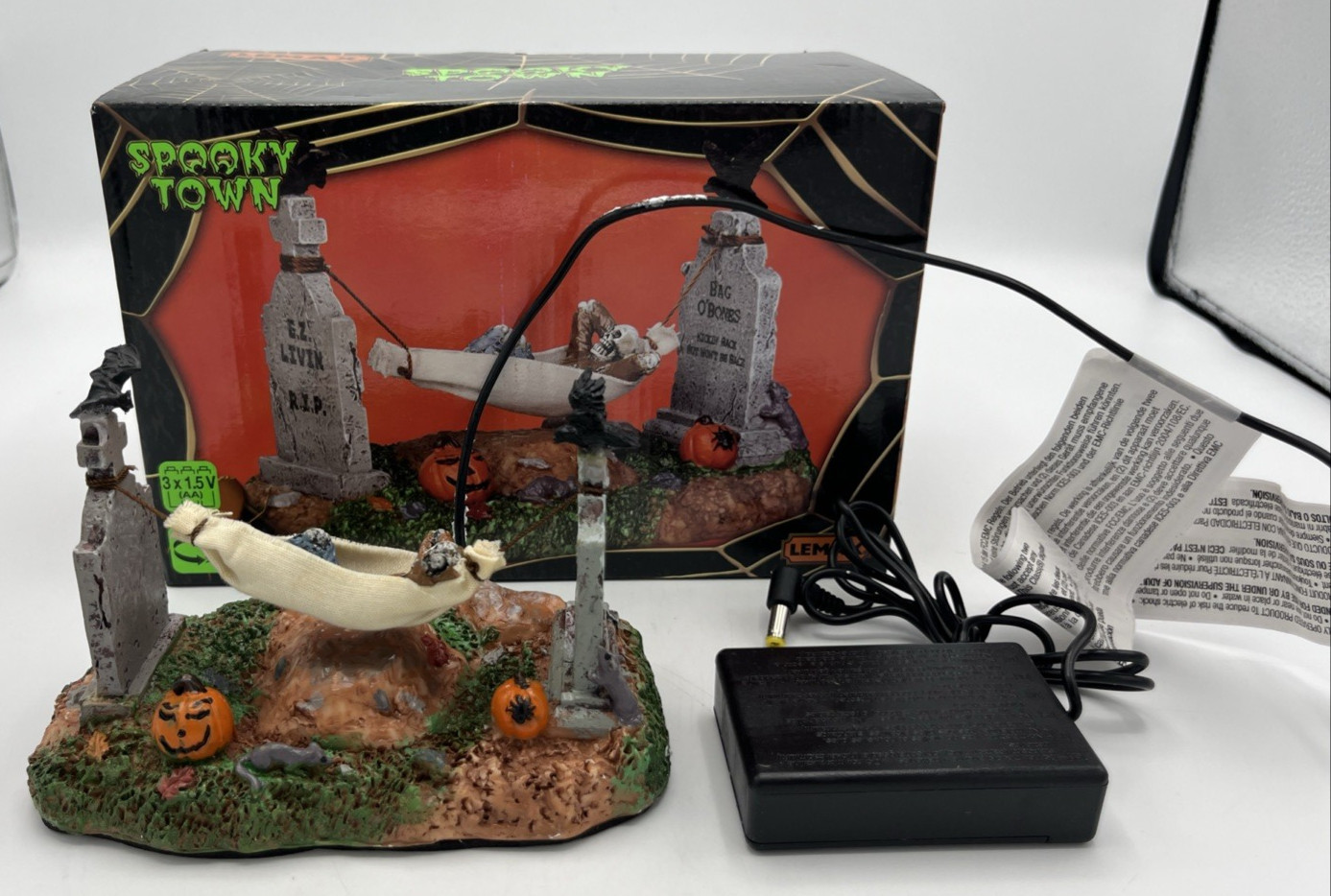 Lemax Spooky Town 24461 Bag O’ Bones Hammock Skeleton Halloween 2012