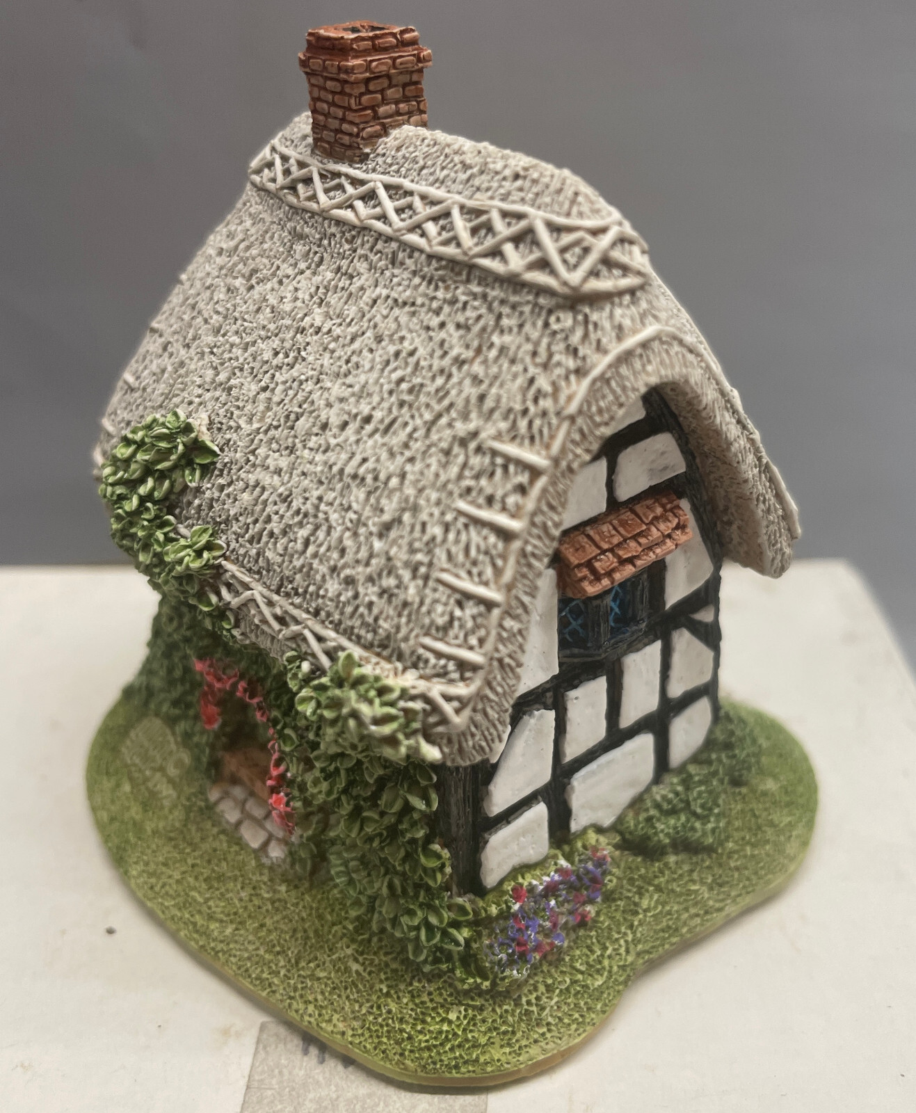 Lilliput Lane Granny Smiths House w Deed 2.75″ x 2.5″ x 2.5″ New NIB