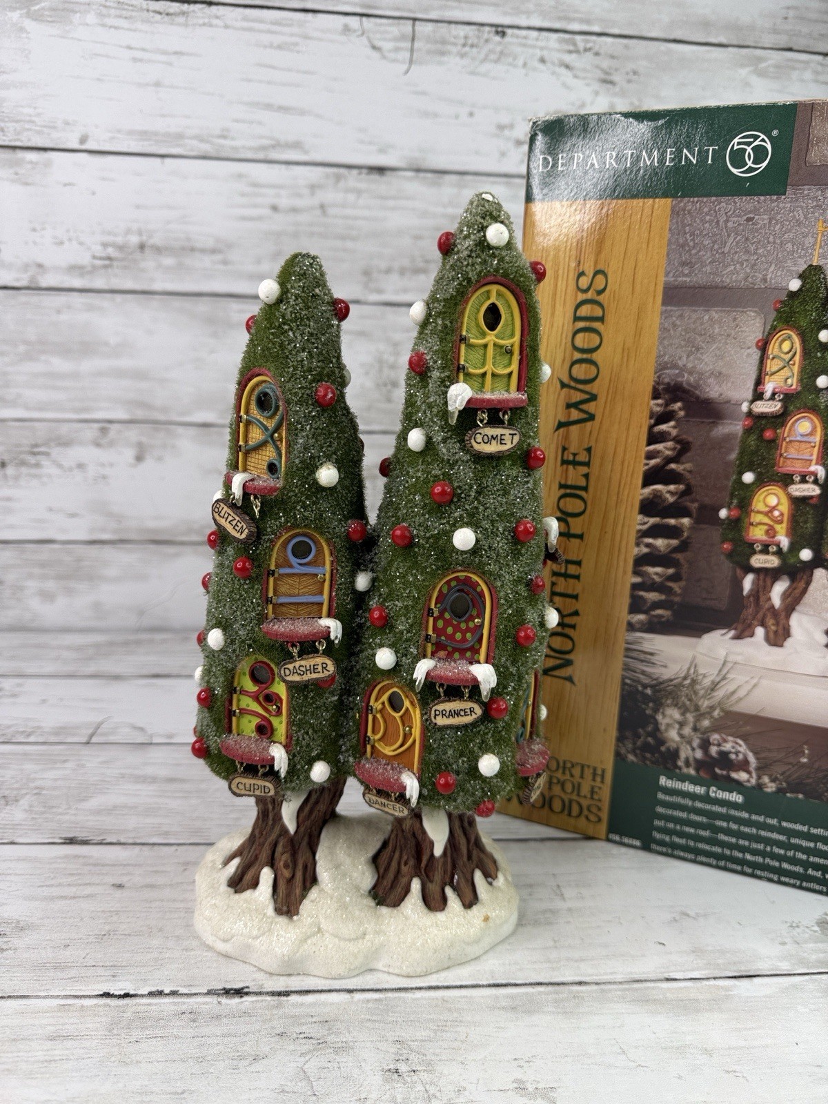 Dept 56 56886 North Pole Woods Reindeer Condo Read description