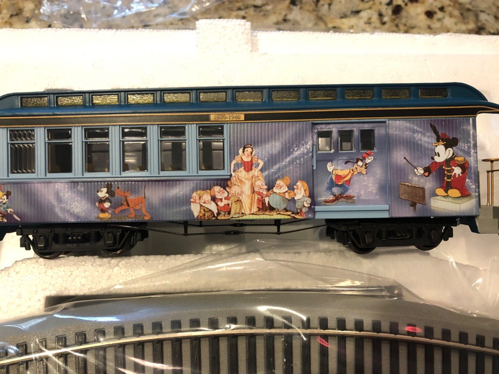 HAWTHORNE VILLAGE HO MAGIC OF DISNEY Loco, Tender,& Snow white Car