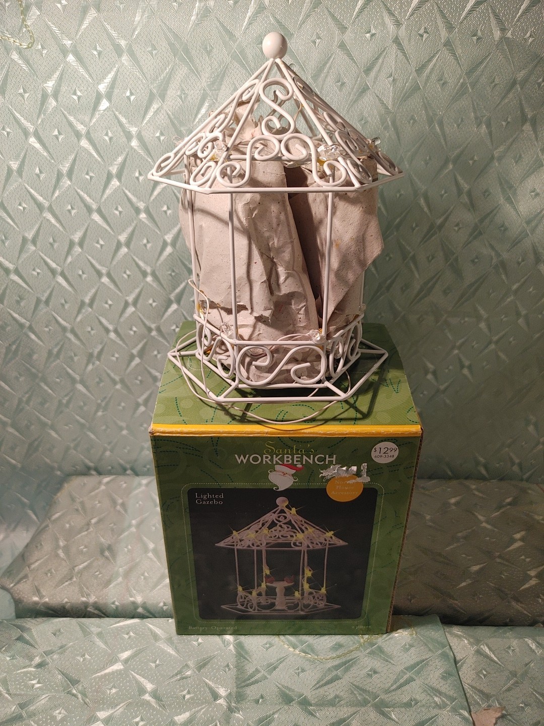 Santa’s Workbench 2002 Battery Operated Lighted Gazebo TESTED New Batteries