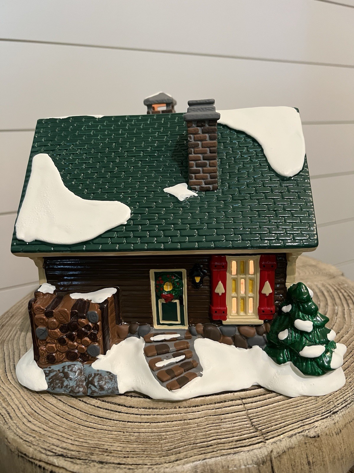Dept 56 Snow Village – Fisherman’s Nook Resort (1994) #54607 (Lake, Fishing) 🎣