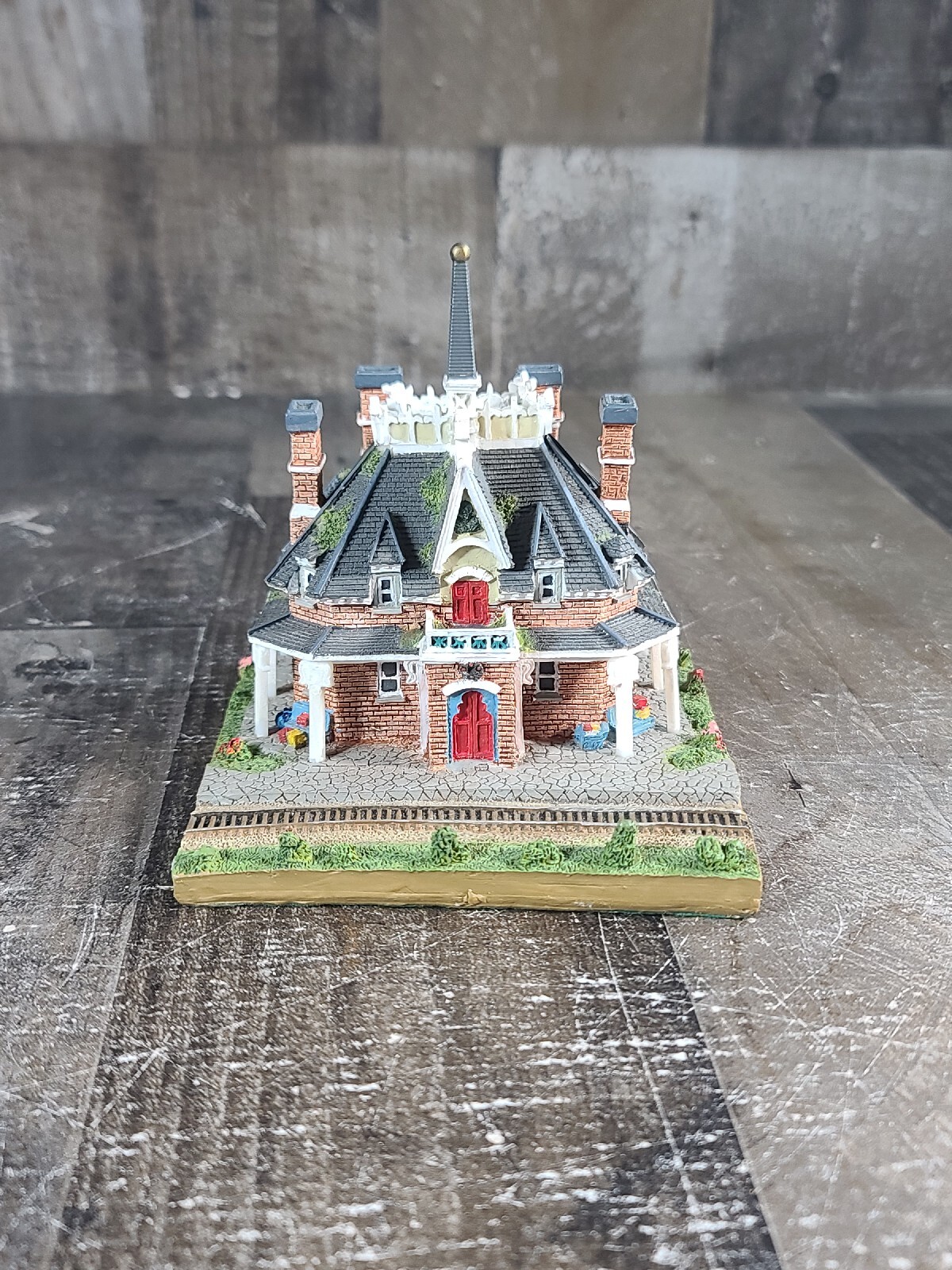 Santa’s Best 1995 Hand Painted Ceramic Train Station
