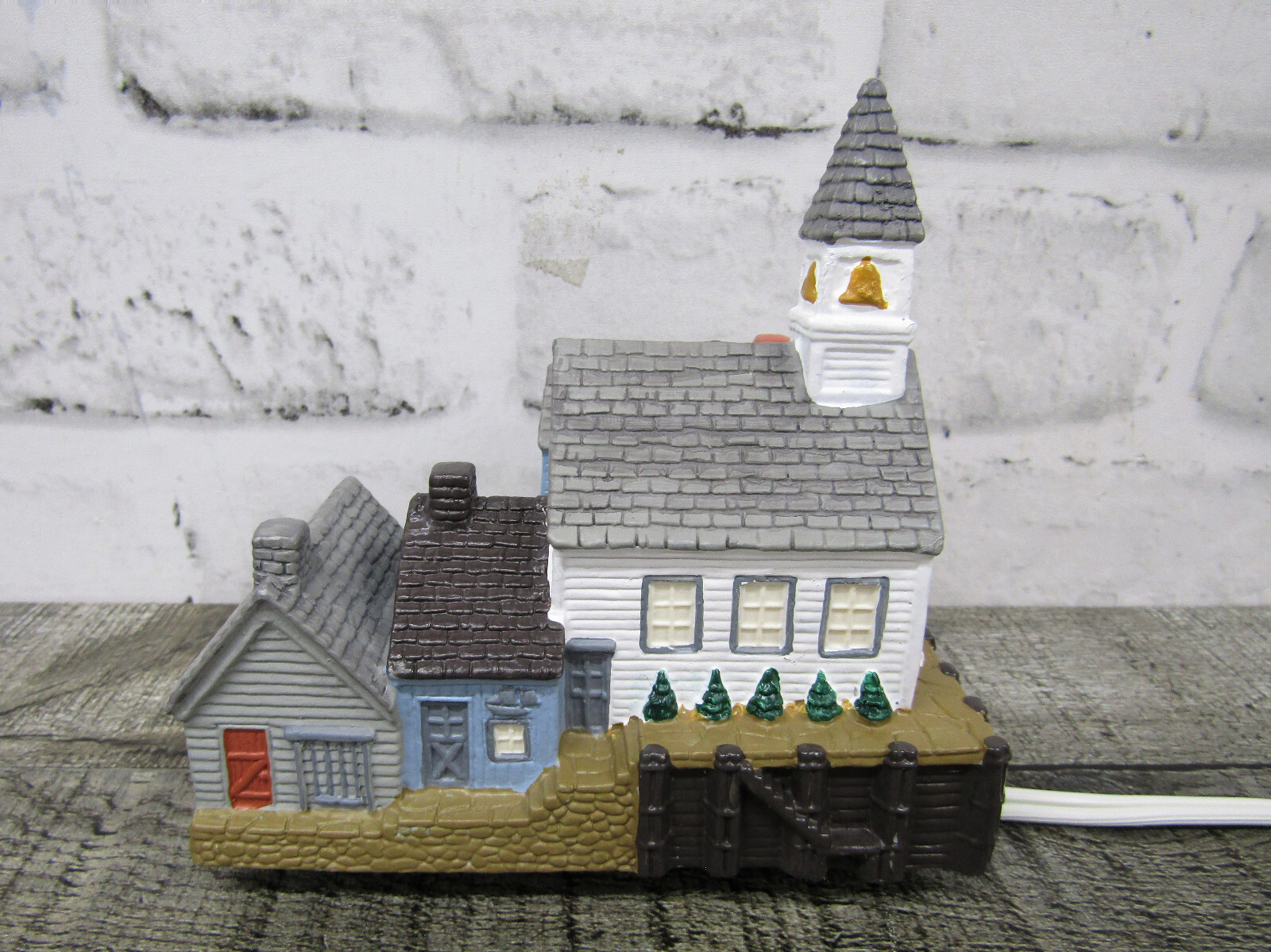 VTG 1989 Avon CHURCH Early American Light-Up Village Miniature House Collection