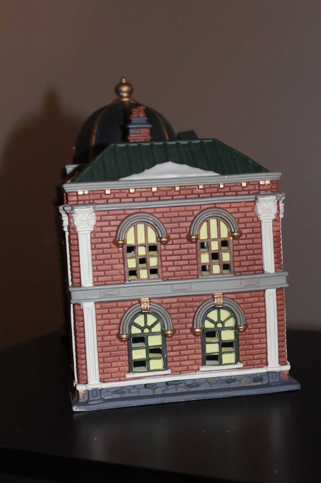 1998 Dickens Collectables Classic Series Porcelain Court House Christmas Village