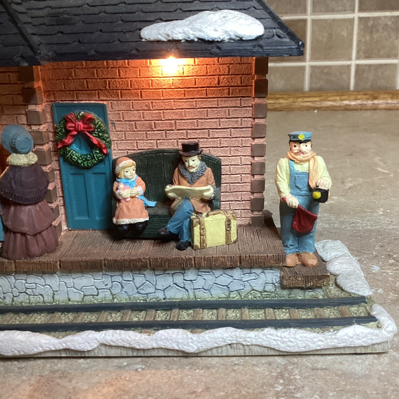 Dickens Christmas Light Up Musical Train Station Roman Inc – Battery Opt. -works