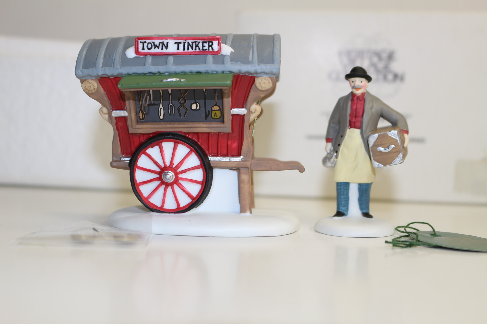 New in Box Dept 56 Heritage Village Collection ~Town Tinker~ #56464 Sealed Pans!