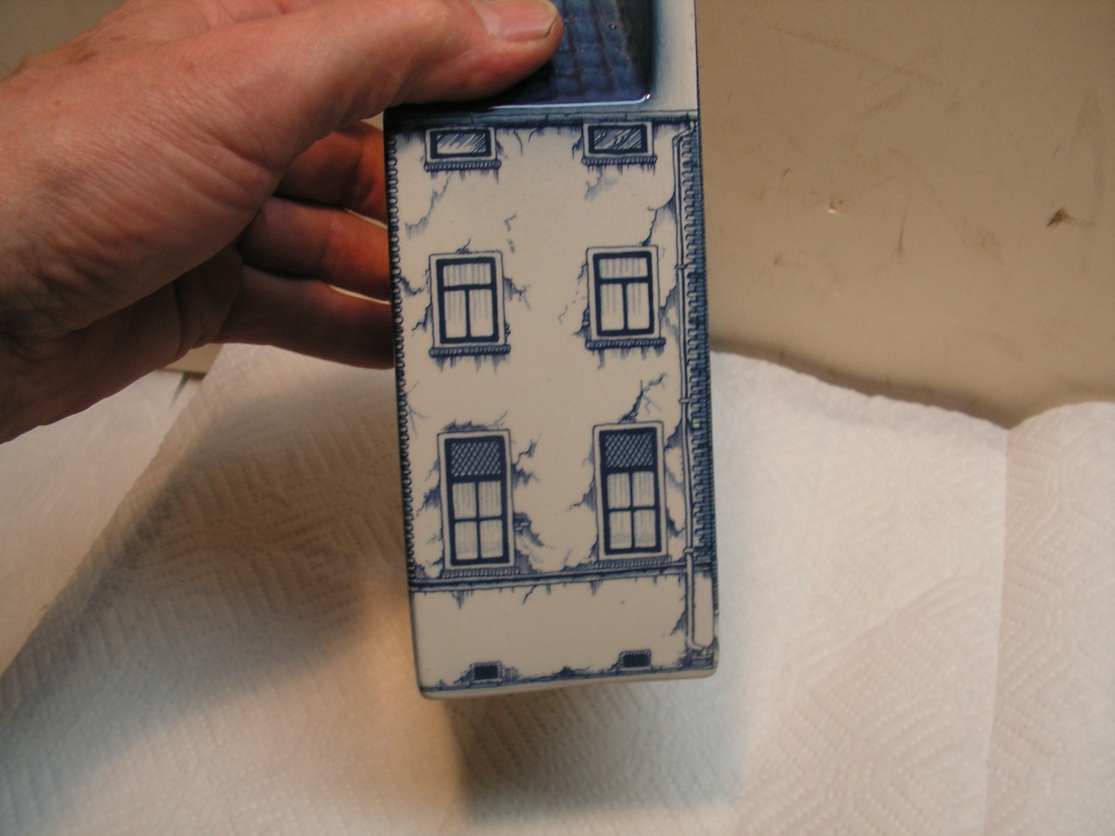 Delft Canal Building # 1705-4 With intricate blue details.
