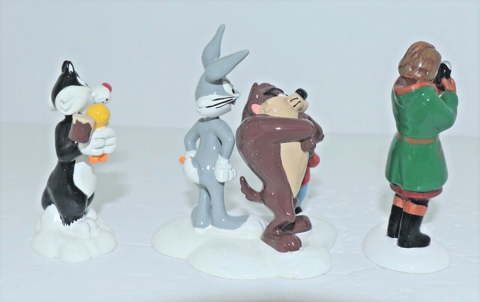 DEPT 56 SNOW VILLAGE ACCESSORIES “LOONEY TUNES FILM FESTIVAL” #LT21U RETIRED NIB