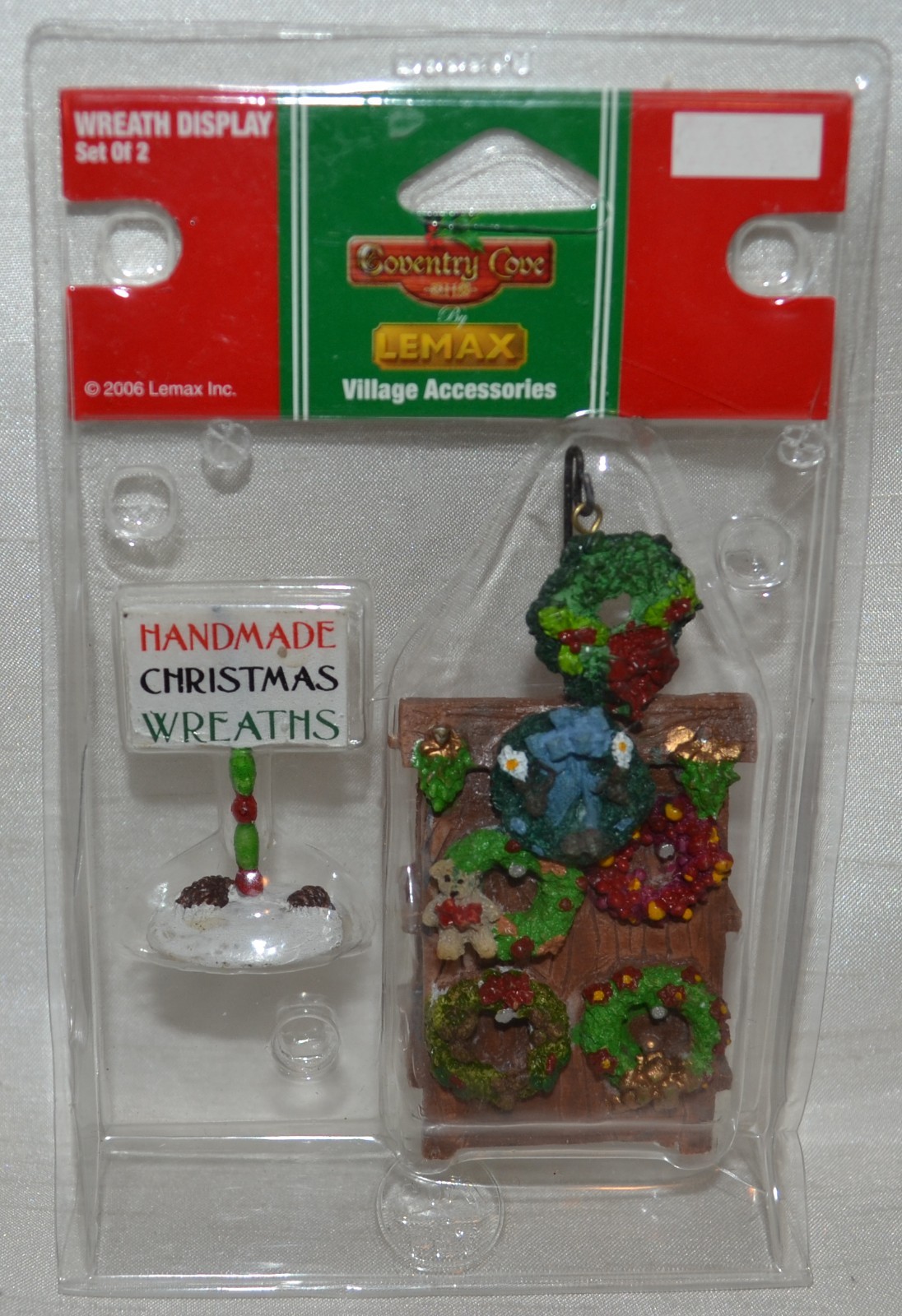 Coventry Cove~Lemax Christmas Village~Wreath Display~Sign~2006~Holiday~NEW