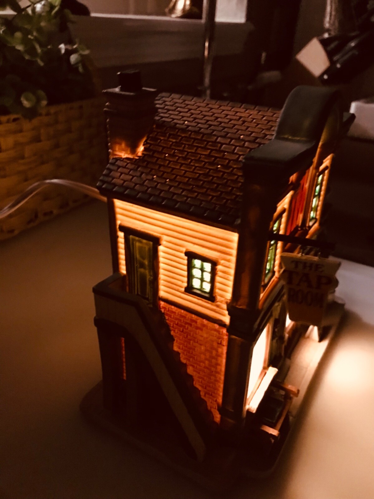 Coventry Cove Lemax The Tap Room lighted building