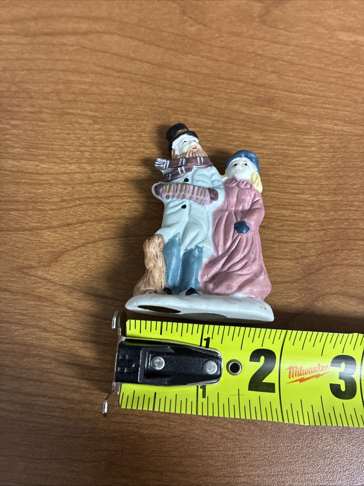 CHRISTMAS VILLAGE VICTORIAN 3″ MAN FATHER GIRL DAUGHTER DOG CONCERTINA FIGURINE