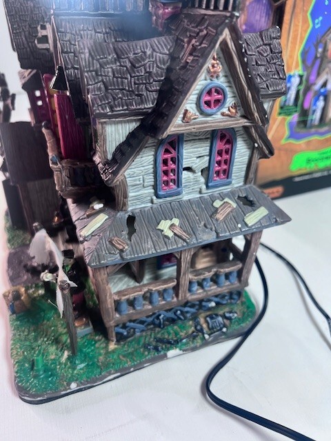 Lemax Spooky Town Boogiemen’s Hangout #65438 2006 Retired Read Description