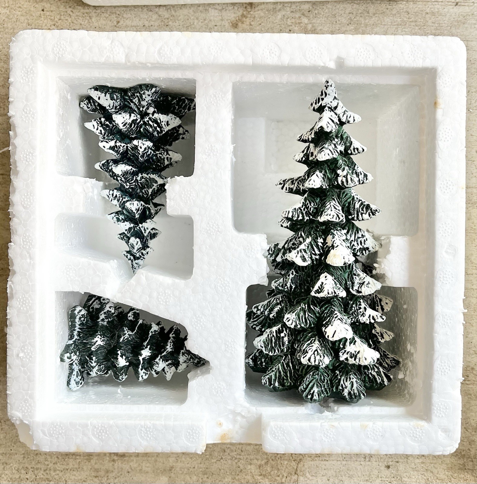 Department 56 Village 25-Piece 9-Box Ceramic Tree Accessories, Christmas Winter￼