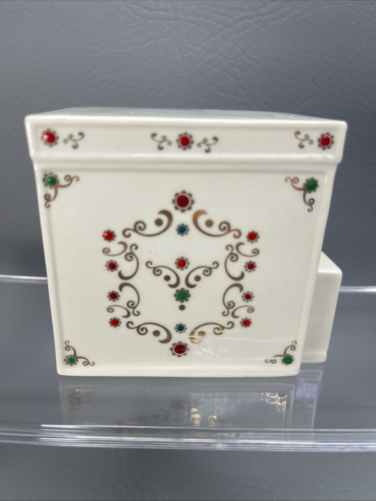 Lenox Newstand Mistletoe Park Village Treasures w/Box 2010 Christmas Village