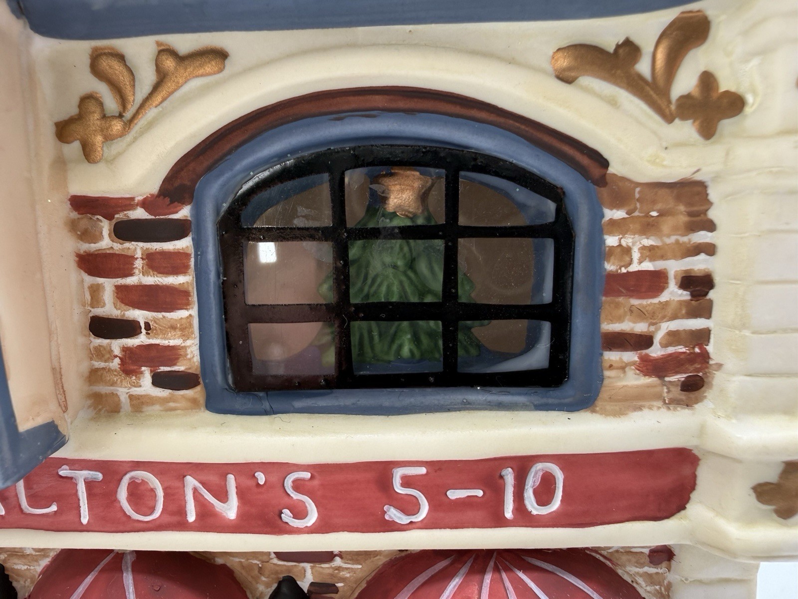 Holiday Time WALTON’S VARIETY 5 &10 STORE Lighted Christmas Village Collectibles