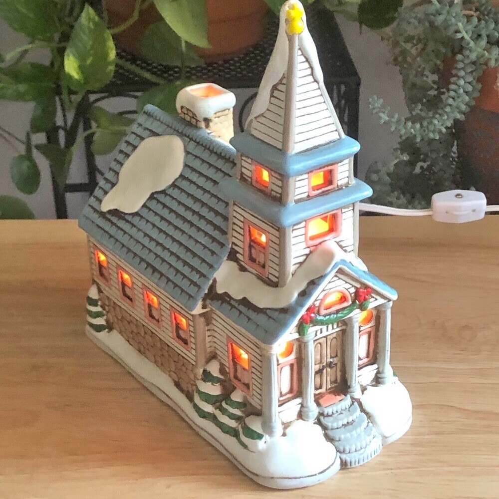Lefton 1987 Byron Wood Ceramic Light Up Christmas Village Church Made in Taiwan