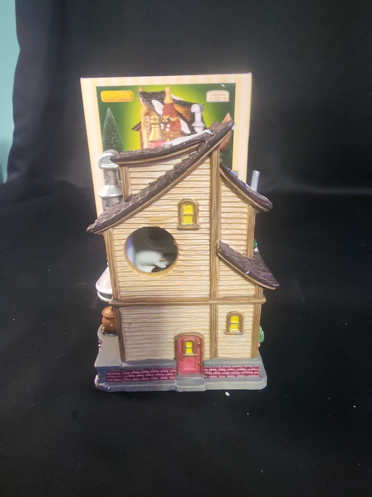 Lemax 2004 Lucy’s Chocolate Shop Porcelain 45052 Caddington Village House