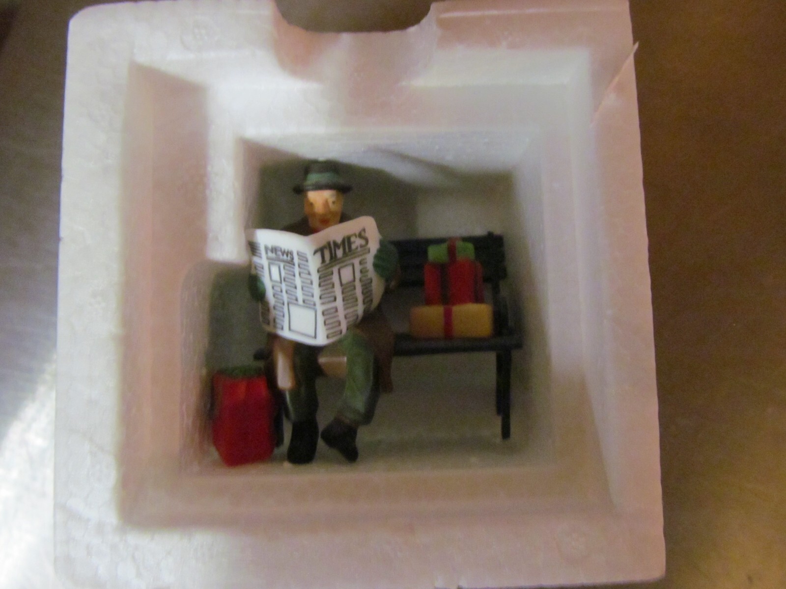 Dept 56 Christmas Village Town Heritage Rest Ye Merry Gentleman 55409 56.55409