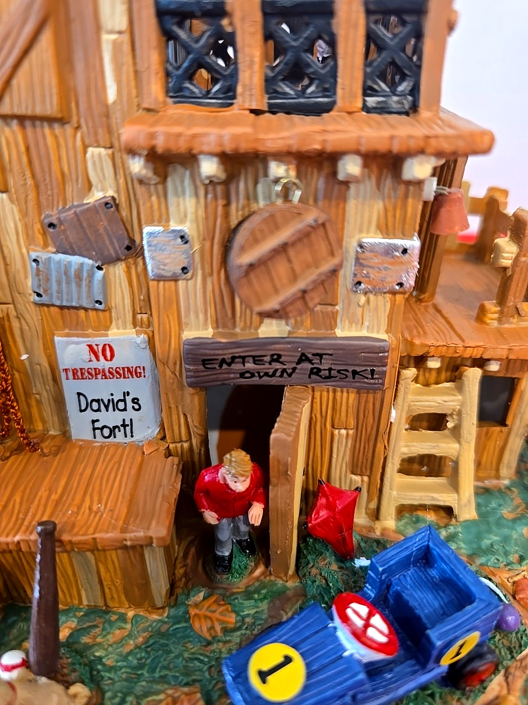 LEMAX DAVID’S FORT-LIGHTED HOLIDAY VILLAGE RETIRED MINT MINT COND. SEE PICS.