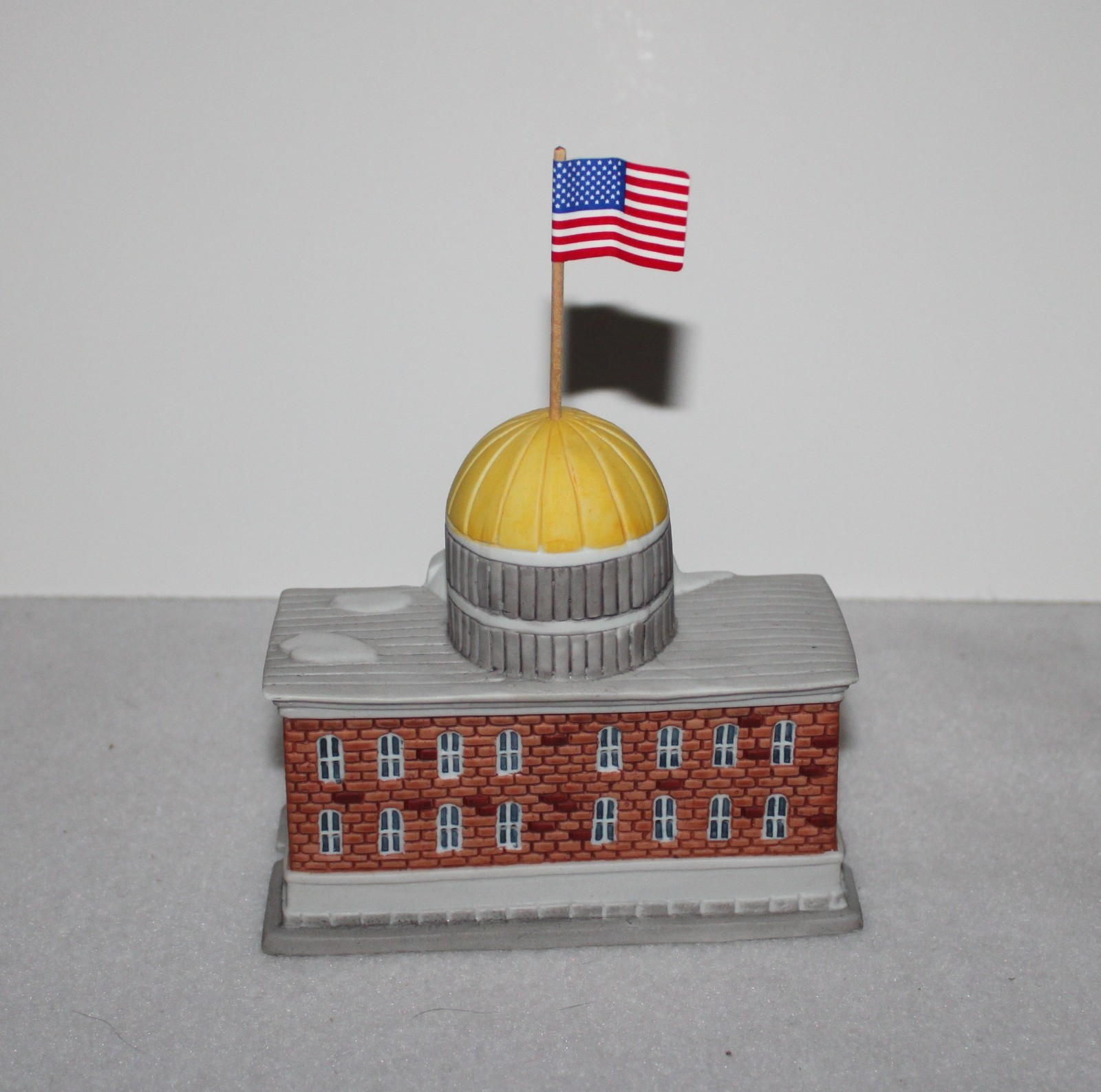 Vintage Home Town America Collection Collection 1993 The County Court House