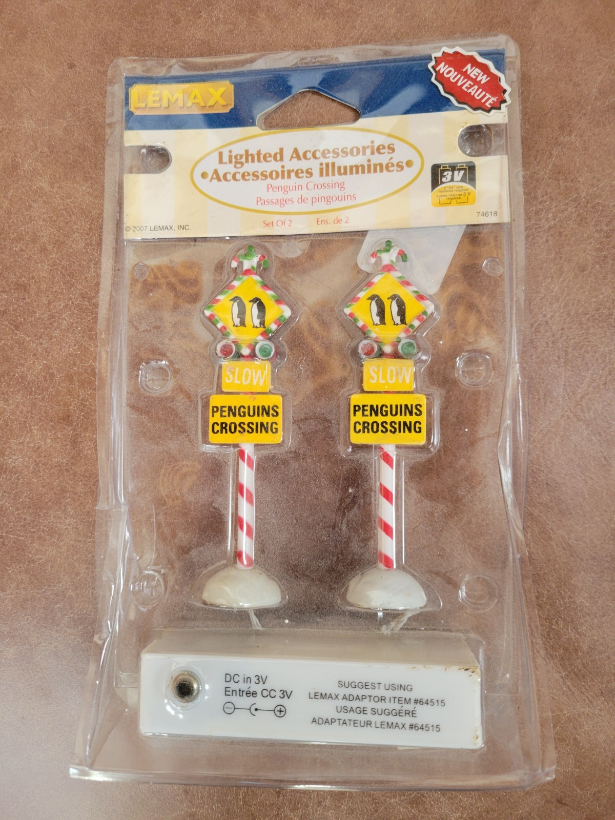 NEW Lemax Christms Village Penguin Crossing Lightup Signs Battery Operated New