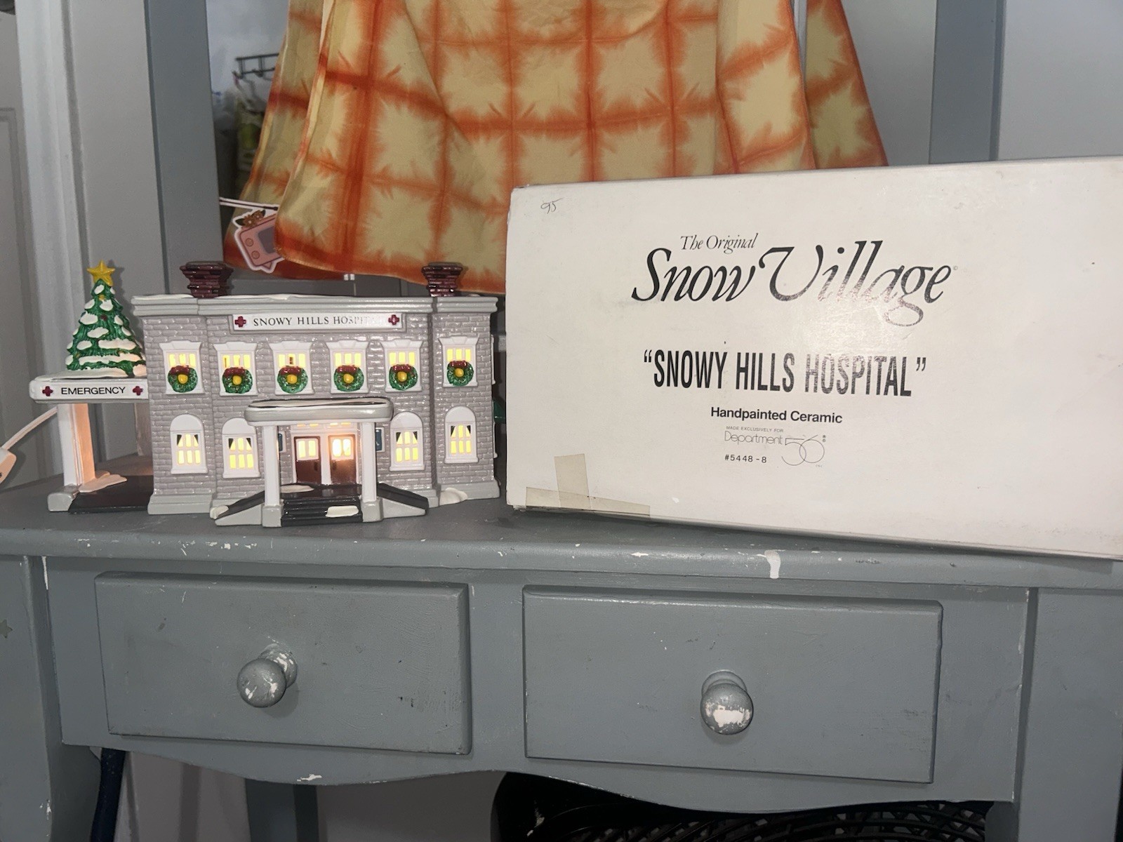 Department 56 Snow Village Snowy Hills Hospital Illuminated Ceramic w/ Box
