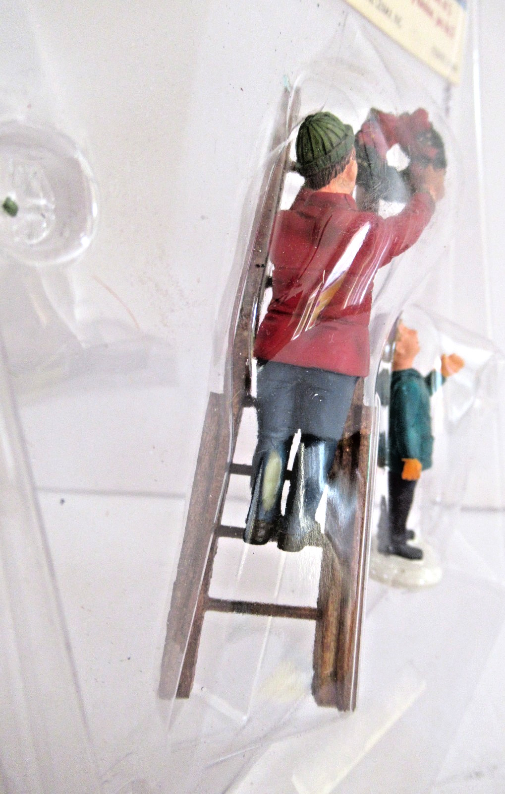 LEMAX “HANGING THE WREATH” (SET OF 2) ~ (2002) ~ *** BRAND NEW / UNOPENED ***
