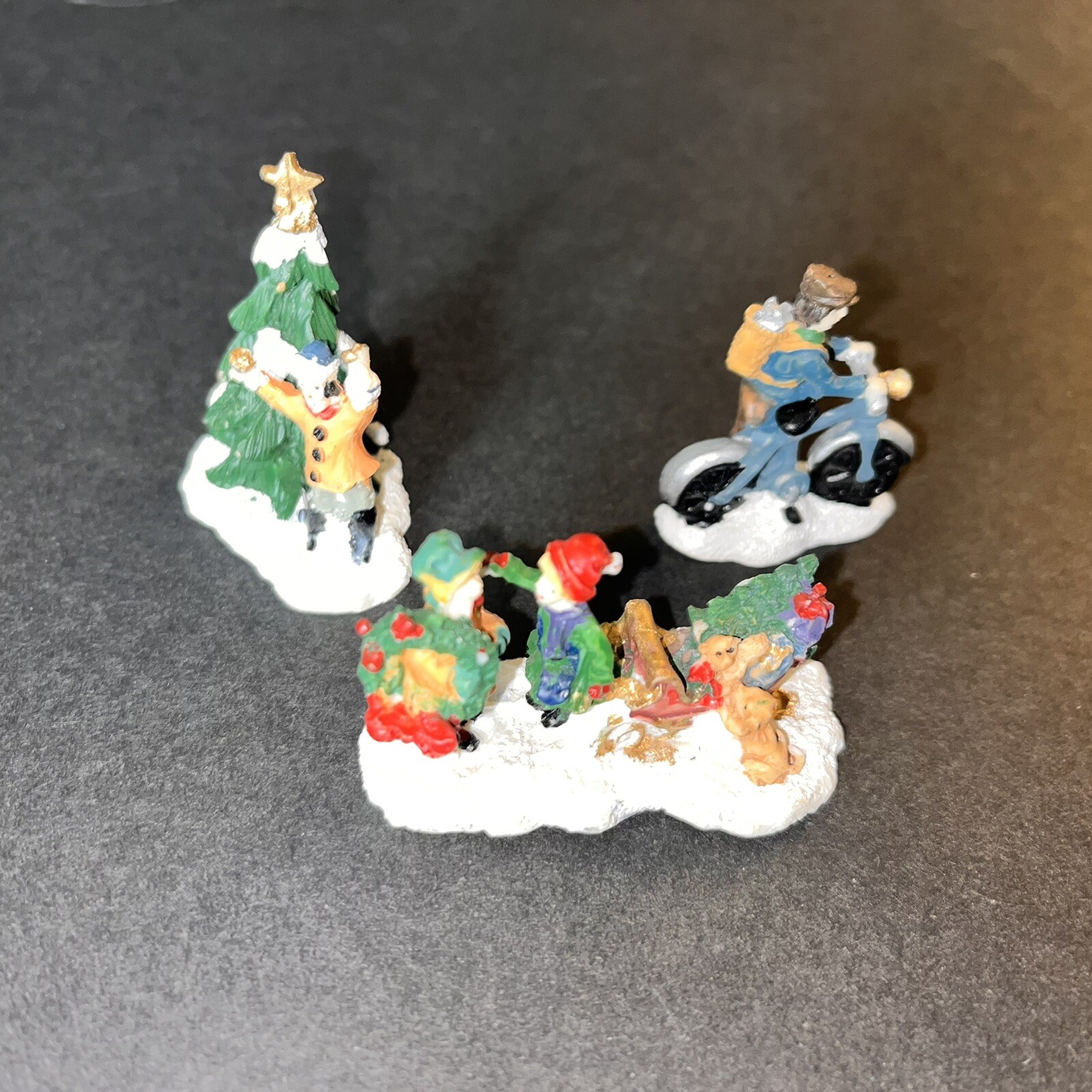 Giftco Lot of 3 Piece Victorian Village Polystone Collectible Figurines. Minis