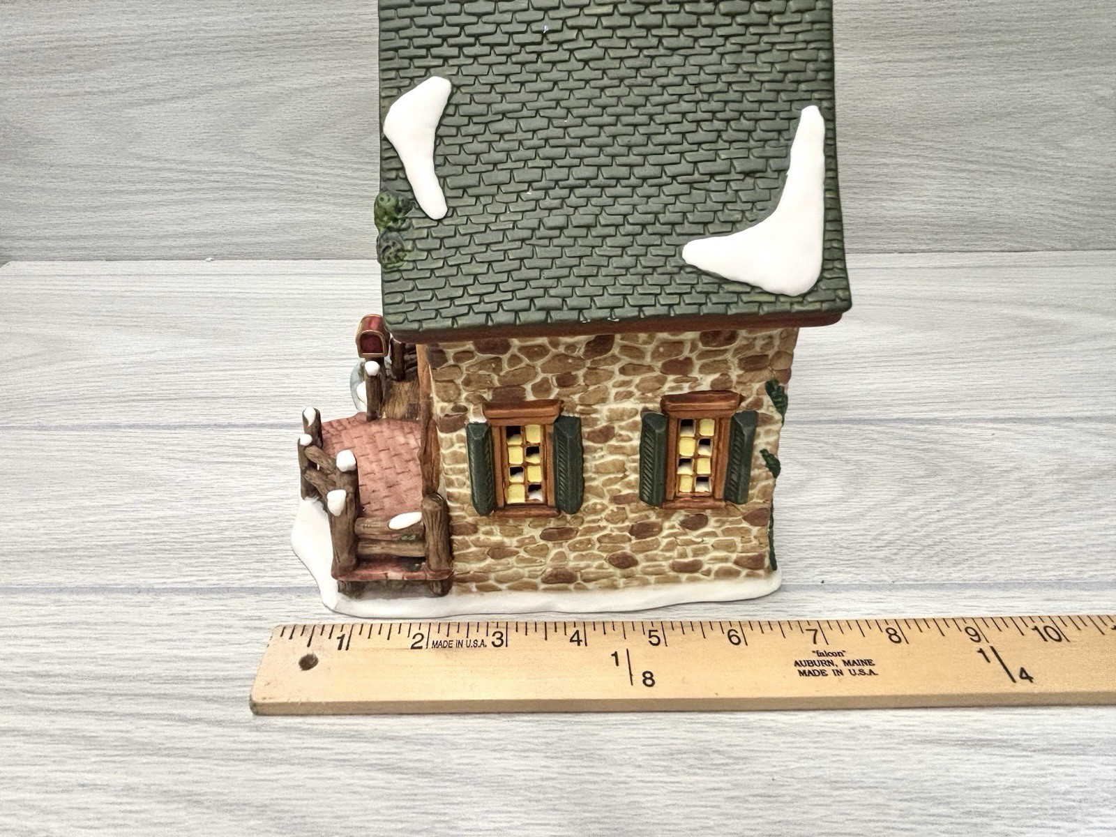 Harborside Village CAPT. SMITH BOAT HOUSE 8.5″ Illuminated Christmas 2003 O’Well