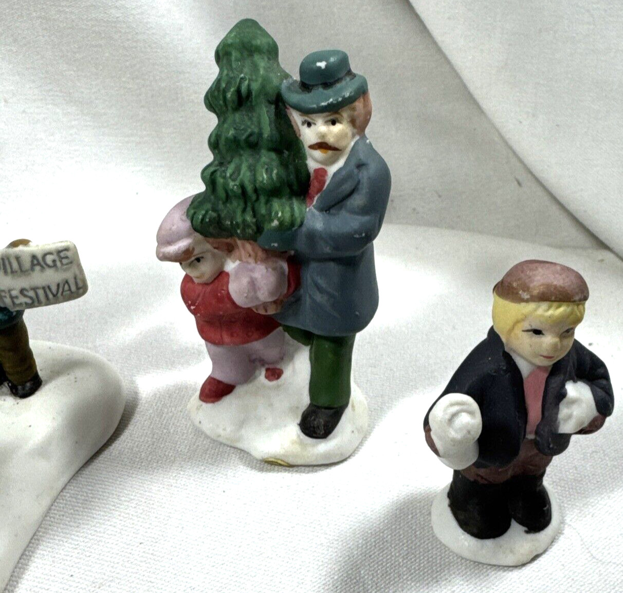 UNBRANDED CHRISTMAS VILLAGE LOT OF 6 ITEMS CITY NEWS STAND PATRIOTIC
