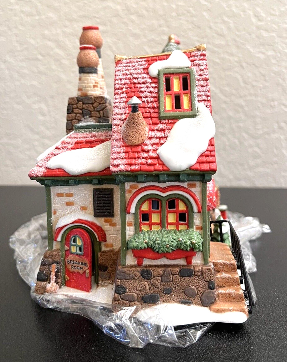 Department 56 North Pole “Peanut Brittle Factory” 56.56701 retired 2002 New!