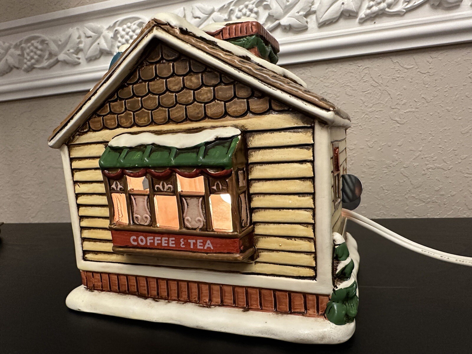 LEFTON 1989 “COFFEE And Tea SHOPPE” Hand Painted Light up Christmas Store