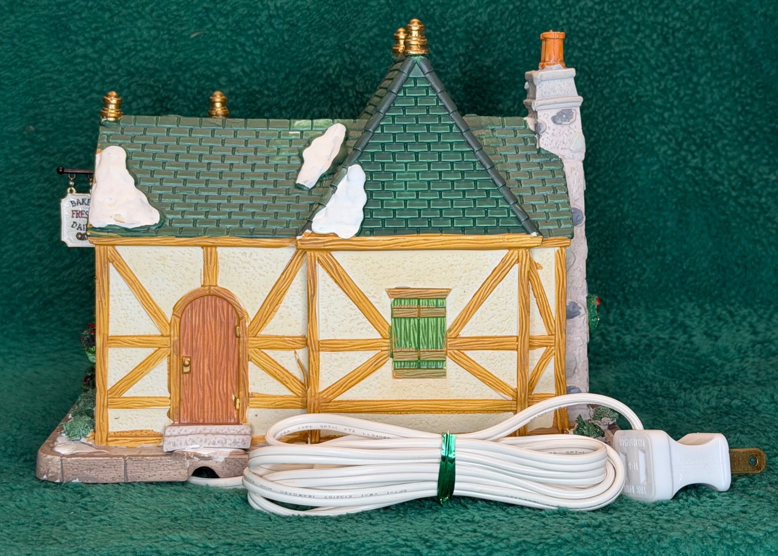 LEMAX KRINGLE’S EUROPEAN BAKERY #35509 LIGHTED CHRISTMAS BUILDING – GREAT w/BOX!